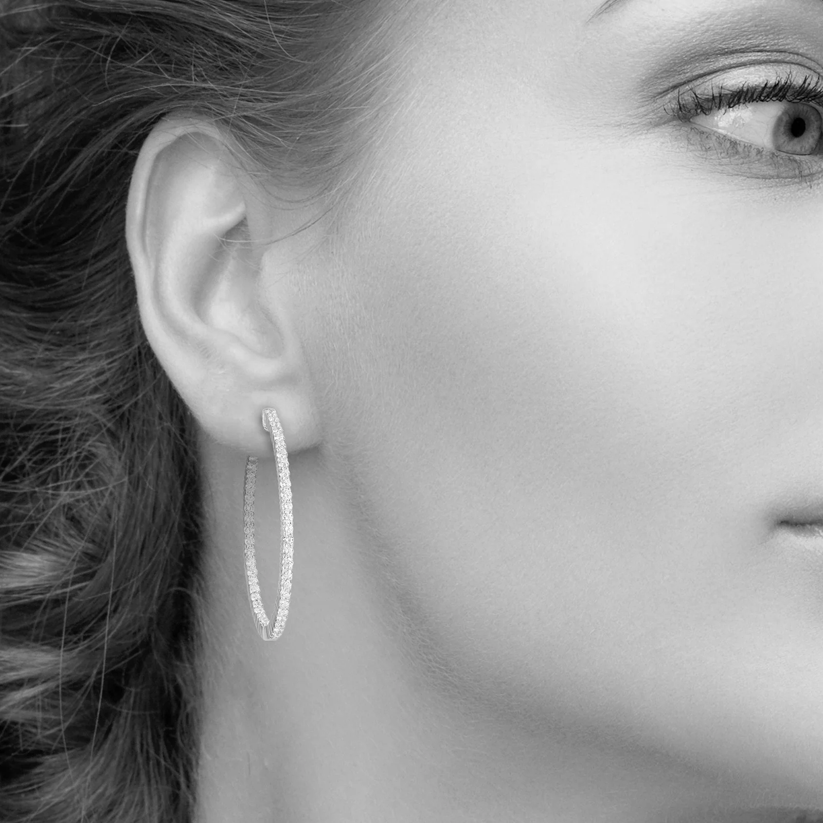 1.50 ctw Diamond Inside/Outside 1.25" Hoop Earrings in 14kt White Gold - Image 3
