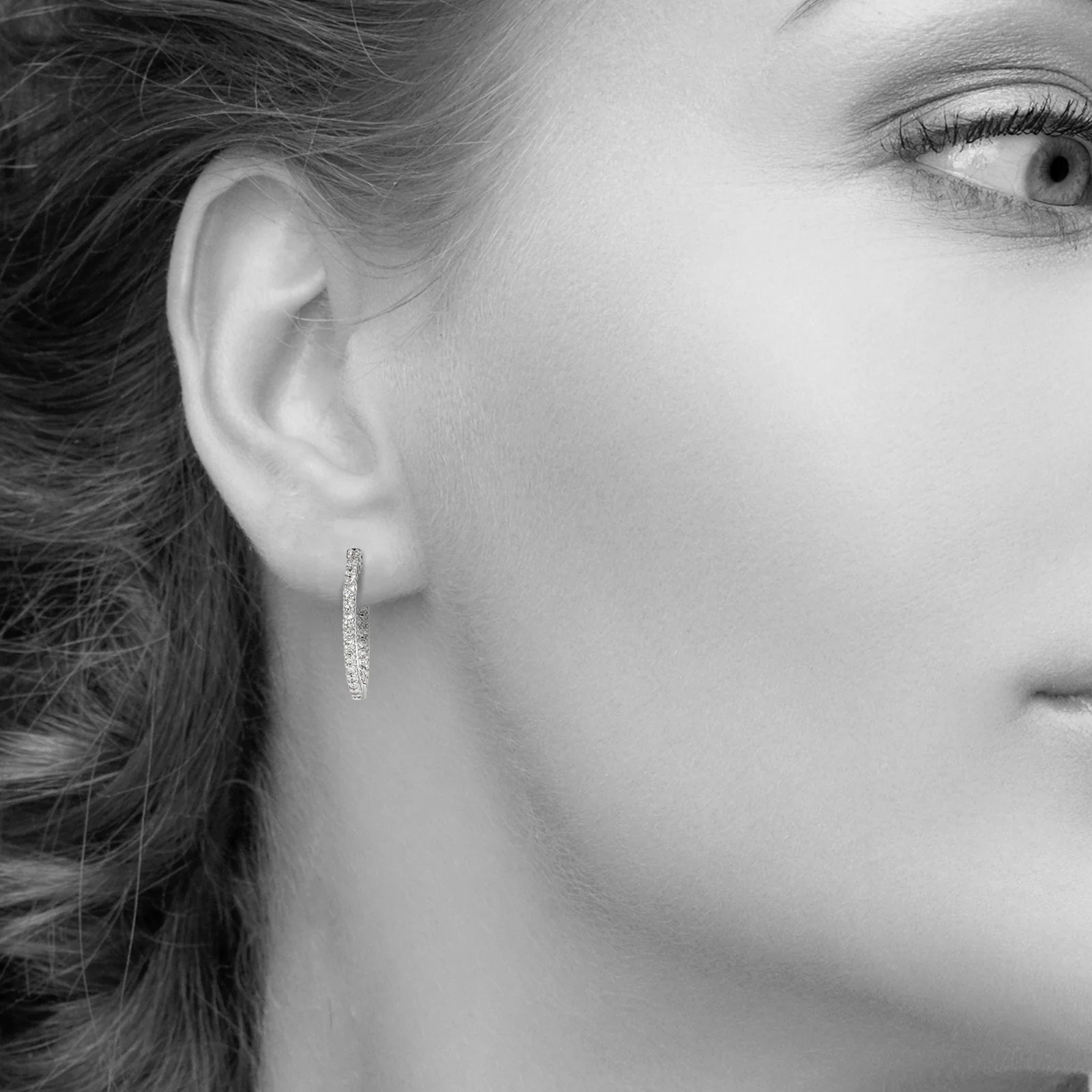 3/4 ctw Diamond Inside/Outside 3/4" Hoop Earrings in 14kt White Gold - Image 3